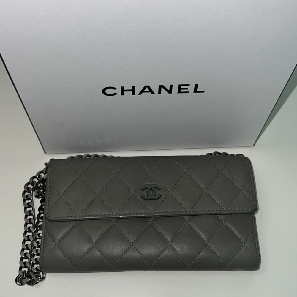 Authentic RARE Chanel Quilted Wallet Gray Matte CoCo with Added chain - Picture 2 of 10